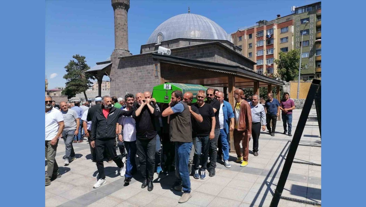 Türk Halk Müziği'nin usta sesi Bahattin Karakoç'a son veda