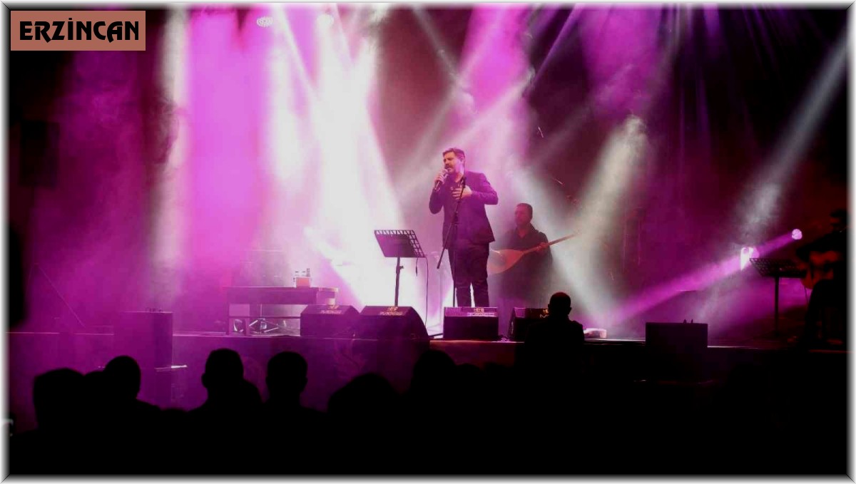 Türk Halk Müziği Sanatçısı Balkır Erzincanlılar ile buluştu