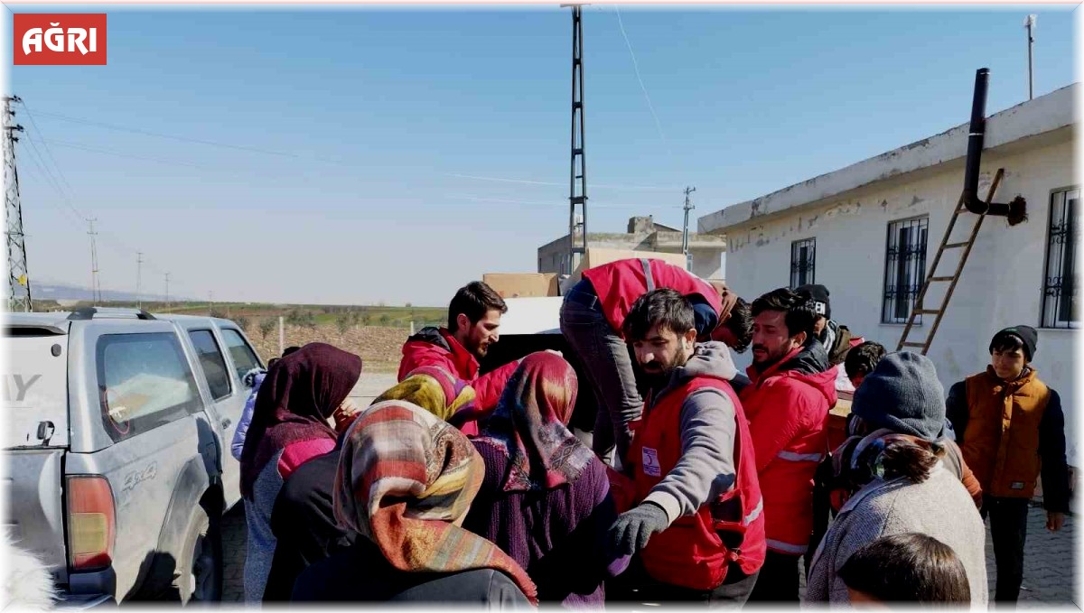 Türk Kızılay Diyadin Şubesi'nden deprem bölgesine yardım