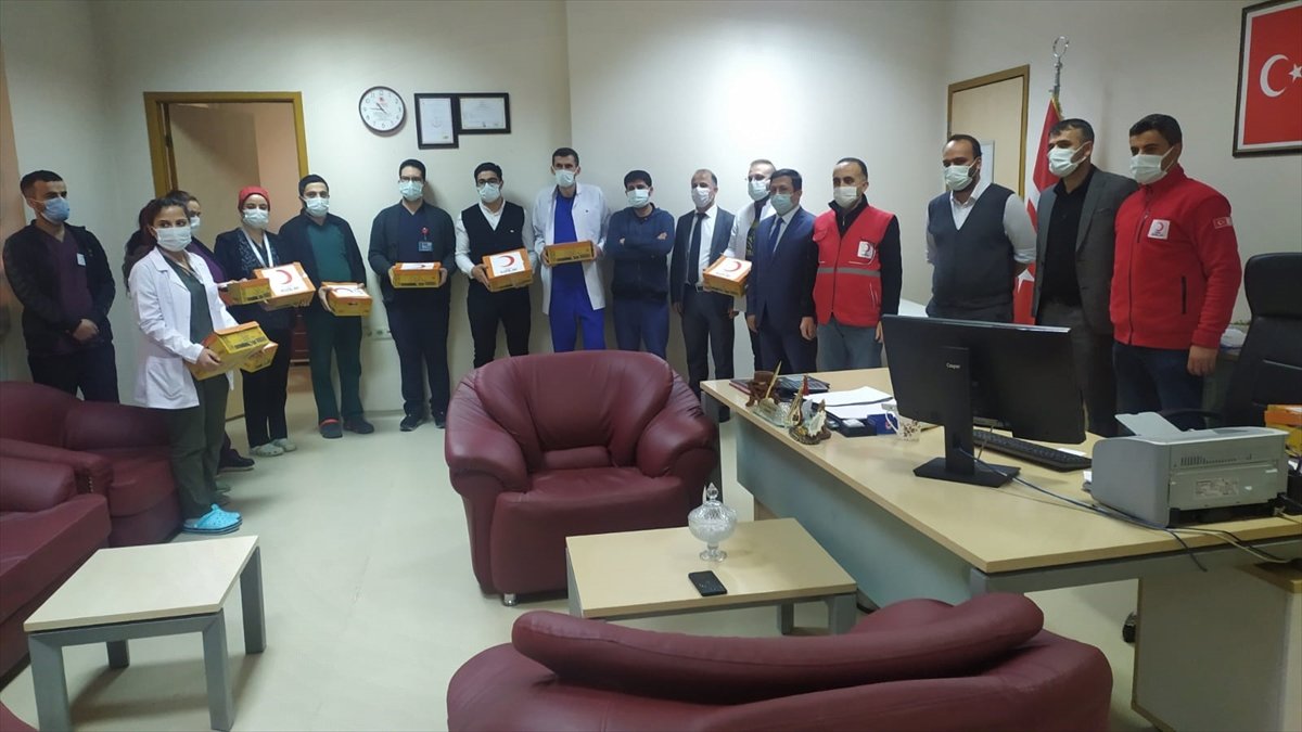 Türk Kızılay Hakkari Şubesi'nden sağlık çalışanlarına ziyaret