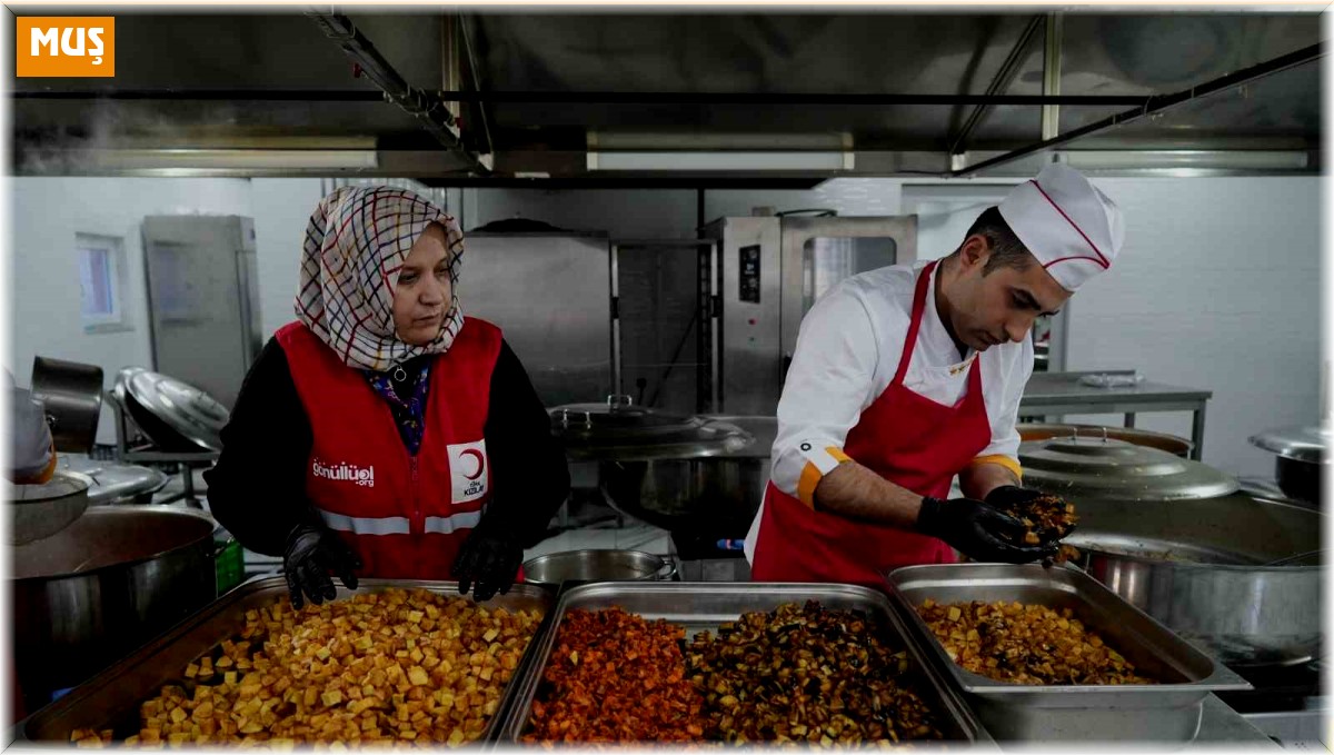 Türk Kızılay'ın aşevlerinde kazanlar ihtiyaç sahipleri için kaynıyor