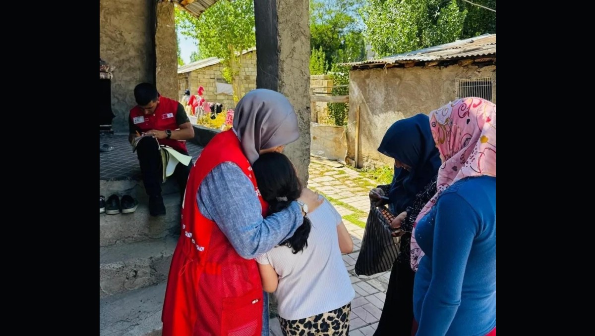 Türk Kızılay Patnos'ta İhtiyaç Sahibi Ailelere Destek Ulaştırıyor