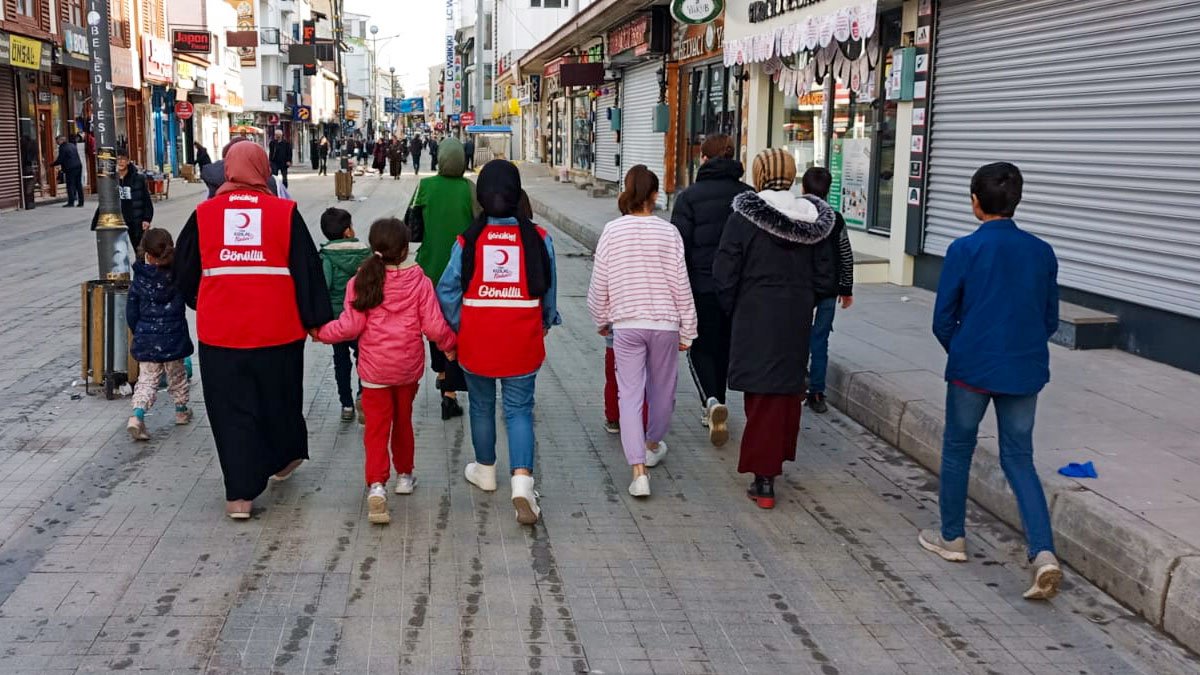 Türk Kızılayı Ağrı Şubesi, Yetim Çocuklar İçin Bayram Alışverişi Yaptı