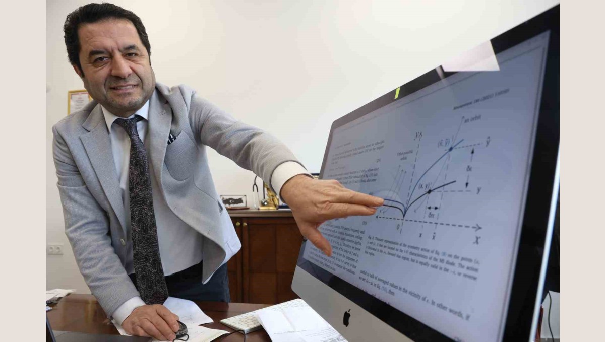 Türk profesör, soy ismini verdiği seri direnç metodu ile dünya fizik literatürüne girdi