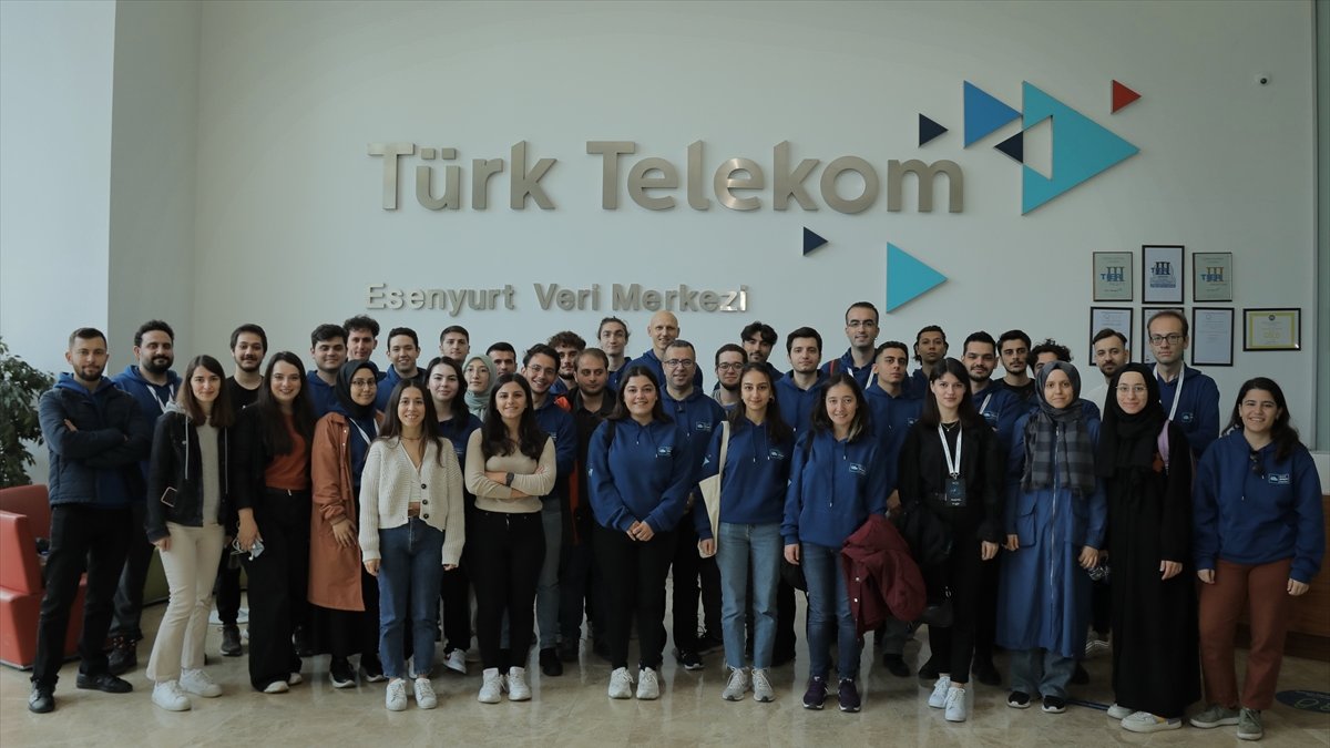 Türk Telekom bilişim uzmanları yetiştirmeye devam ediyor