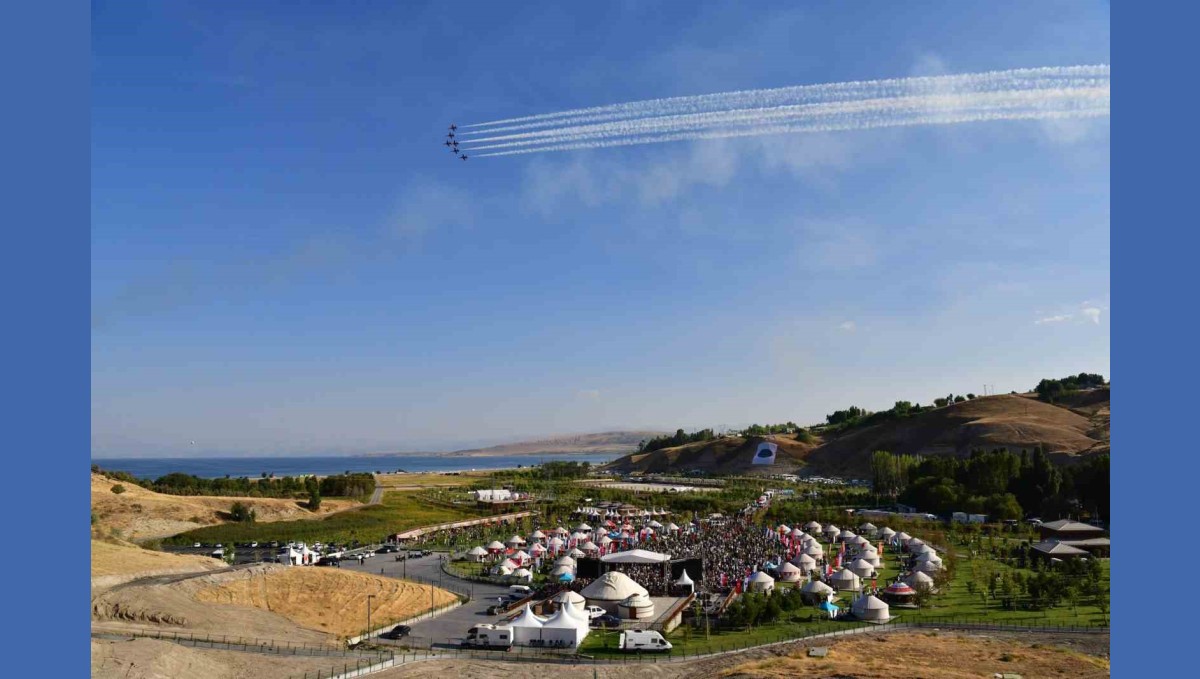 Türk Yıldızları'nın gösterisi nefes kesti