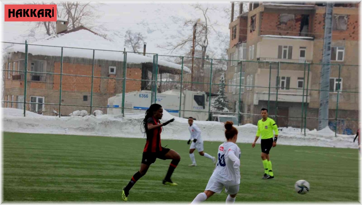 Turkcell Kadın Futbol Süper Ligi: Hakkari Gücü Kadın Takımı: 1 - Fatih Karagümrük: 1