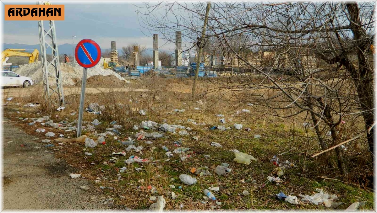 Türkgözü Sınır Kapısı çöp alanına döndü