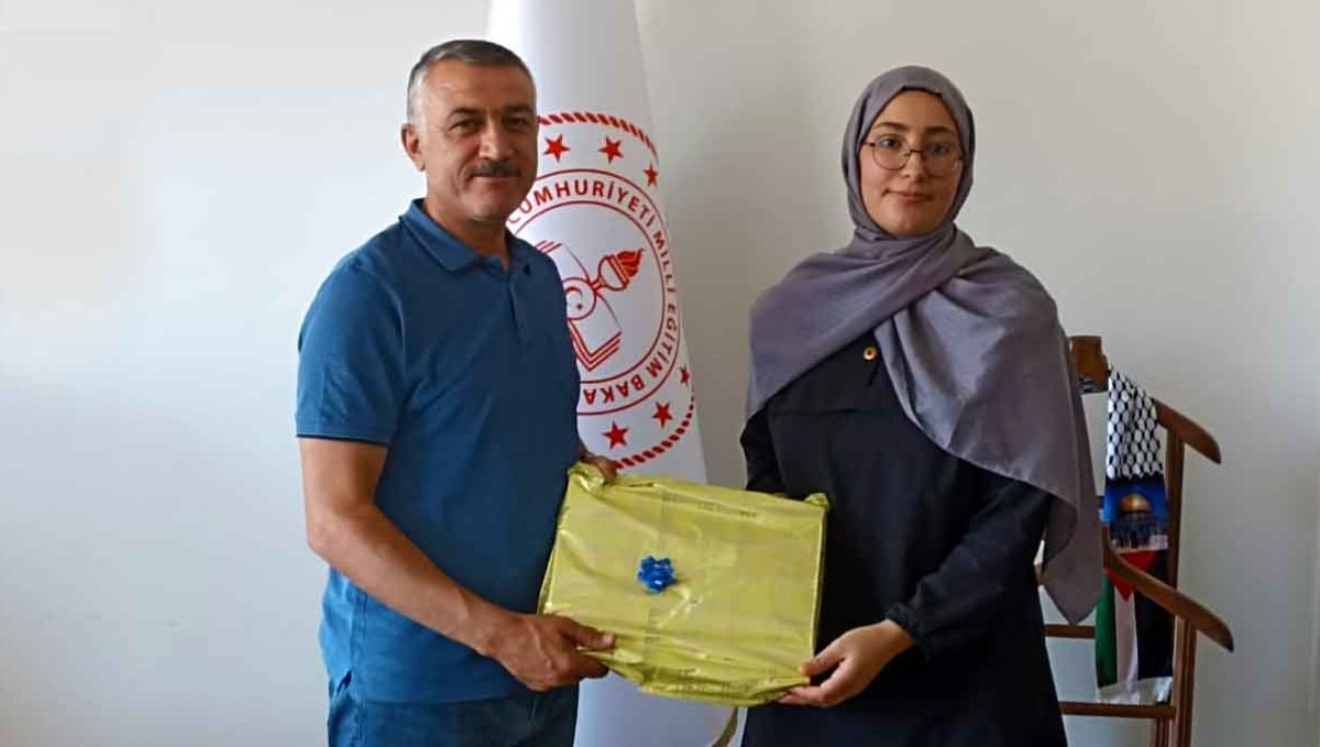 Türkiye 883'üncüsü Patnos'tan Çıktı: Rojda Oğul YKS Sözelde İlçe Birincisi
