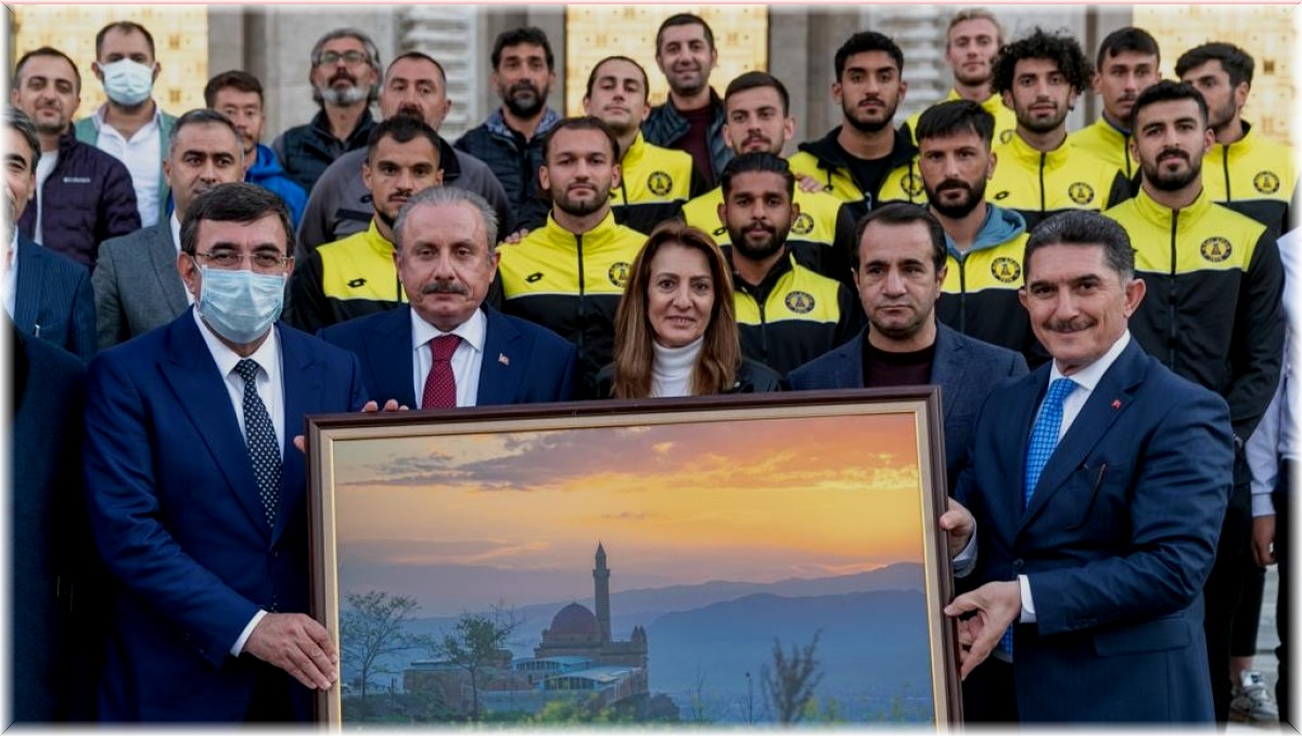Türkiye Büyük Millet Meclisi Başkanı Şentop Ağrı 1970 Spor Kulübü'nü kabul etti