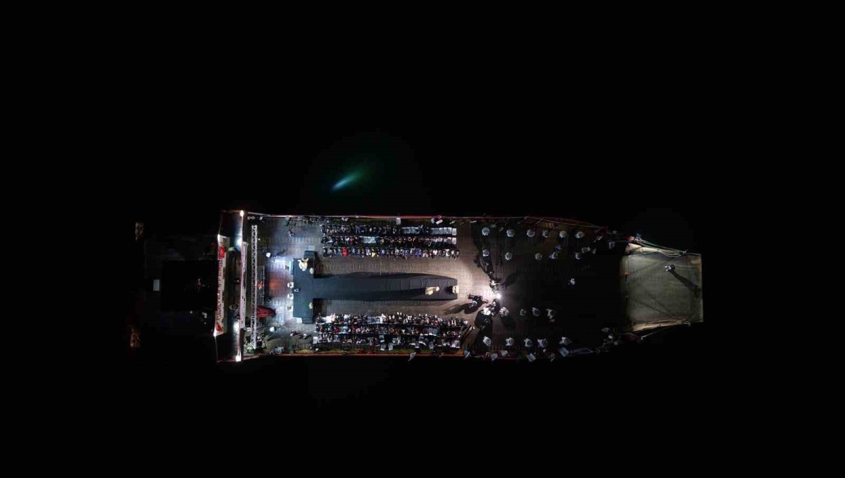 Türkiye'de ilk kez baraj gölü üzerinde, feribot içerisinde defile düzenlendi