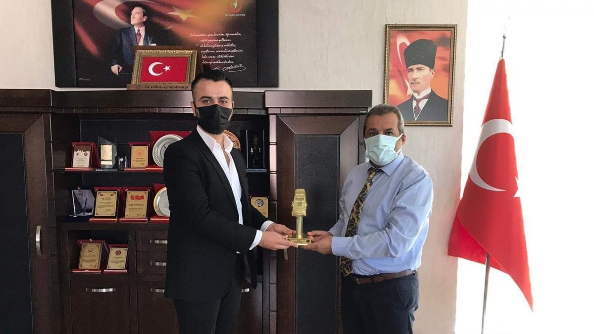 Türkiye'de yılın Paramediki Mehmet Özmen seçildi