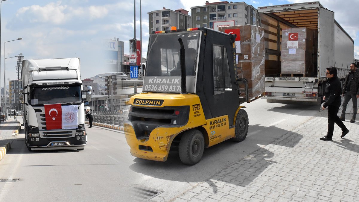 Türkiye'den İran'a 6 tır tıbbi yardım Van'dan yola çıktı