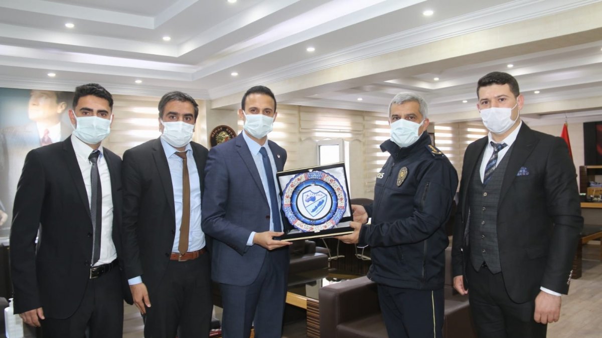 Türkiye Faal Futbol Hakemleri Derneği Ağrı Şubesinden Emniyet Müdürü Nihat Özen’e ziyaret