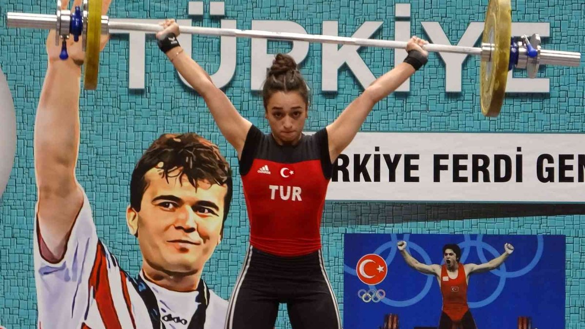Türkiye Ferdi Gençler ve U23 Halter Şampiyonası, Van'da başladı