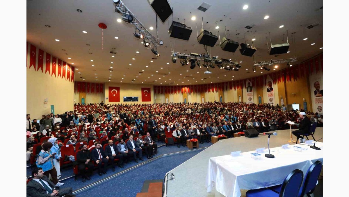 Türkiye Gençlik Vakfı'nın genel kuruluna yoğun ilgi