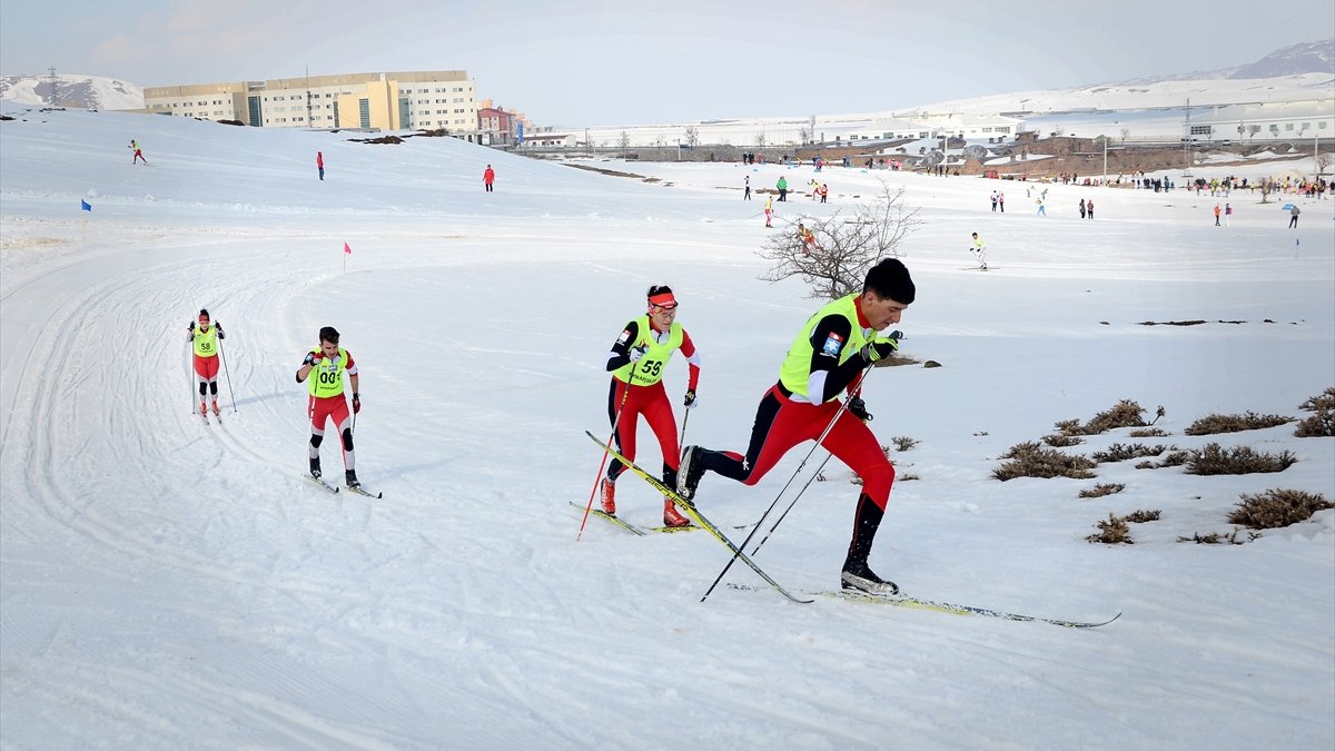 Türkiye Kayaklı Koşu Grup Şampiyonası Bitlis'te başladı