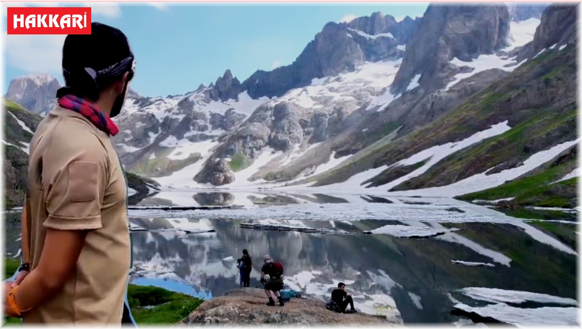 Türkiye'nin en büyük buzul gölüne doğa yürüyüşü