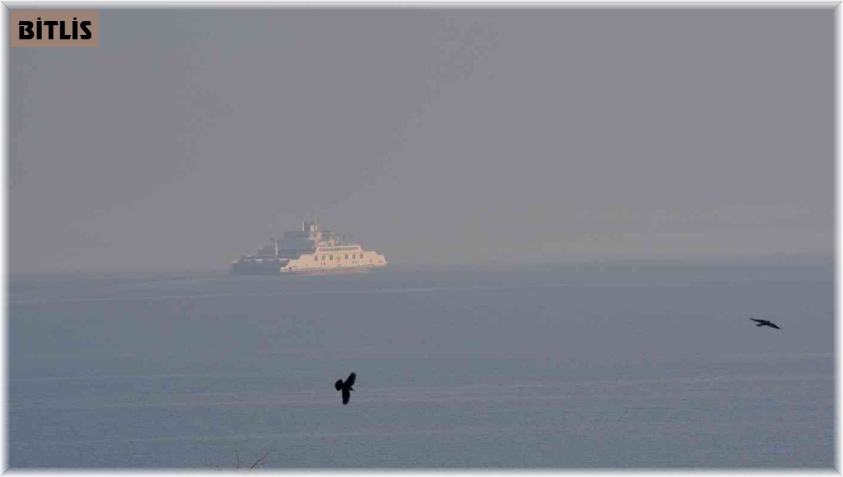 Türkiye'nin en büyük feribotunun Van Gölü'ndeki sisli yolculuğu