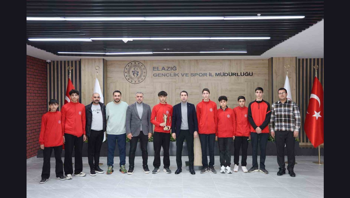 Türkiye'nin en genç hokey takımından büyük başarı