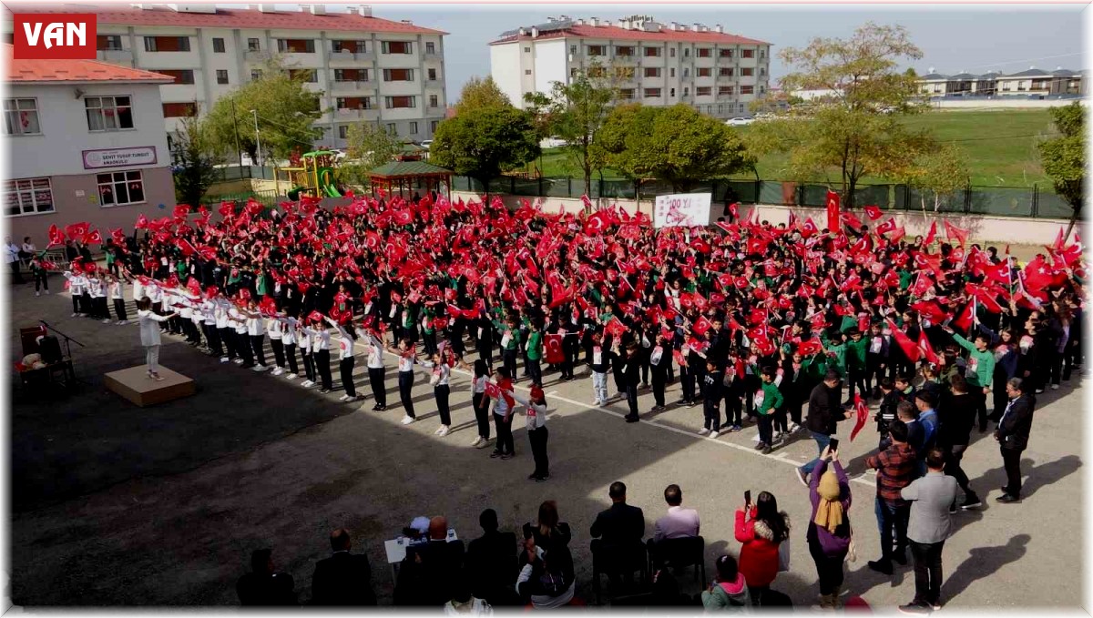 Türkiye'nin en kalabalık öğrenci korosundan oratoryo gösterisi