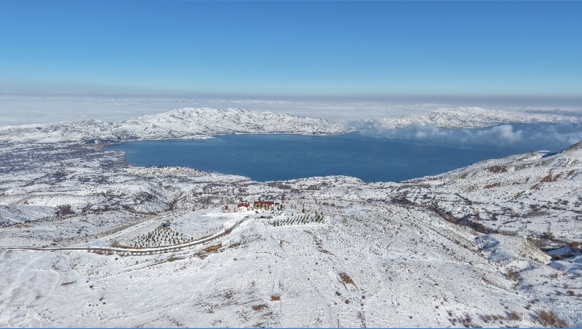 Türkiye'nin göl manzaralı kayak tesisine, fırtına engeli