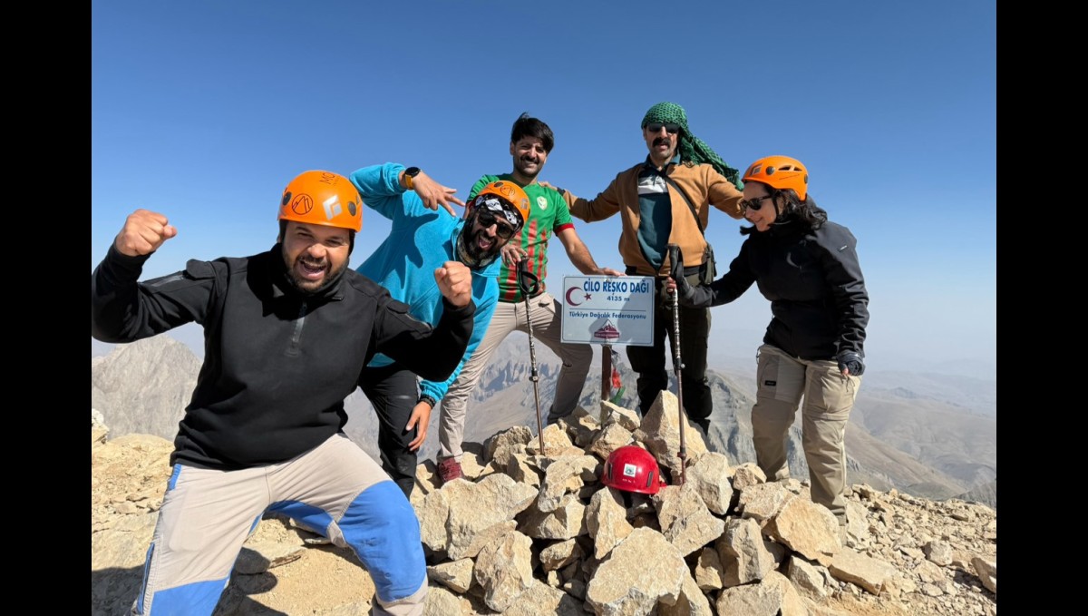 Türkiye'nin ikinci yüksek noktasında nefes kesen zirve tırmanışı