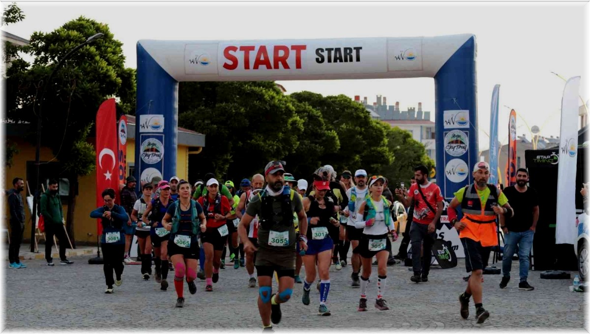 Türkiye'nin ilk uluslararası Ultra Sky Trail Maratonu Van'da başladı