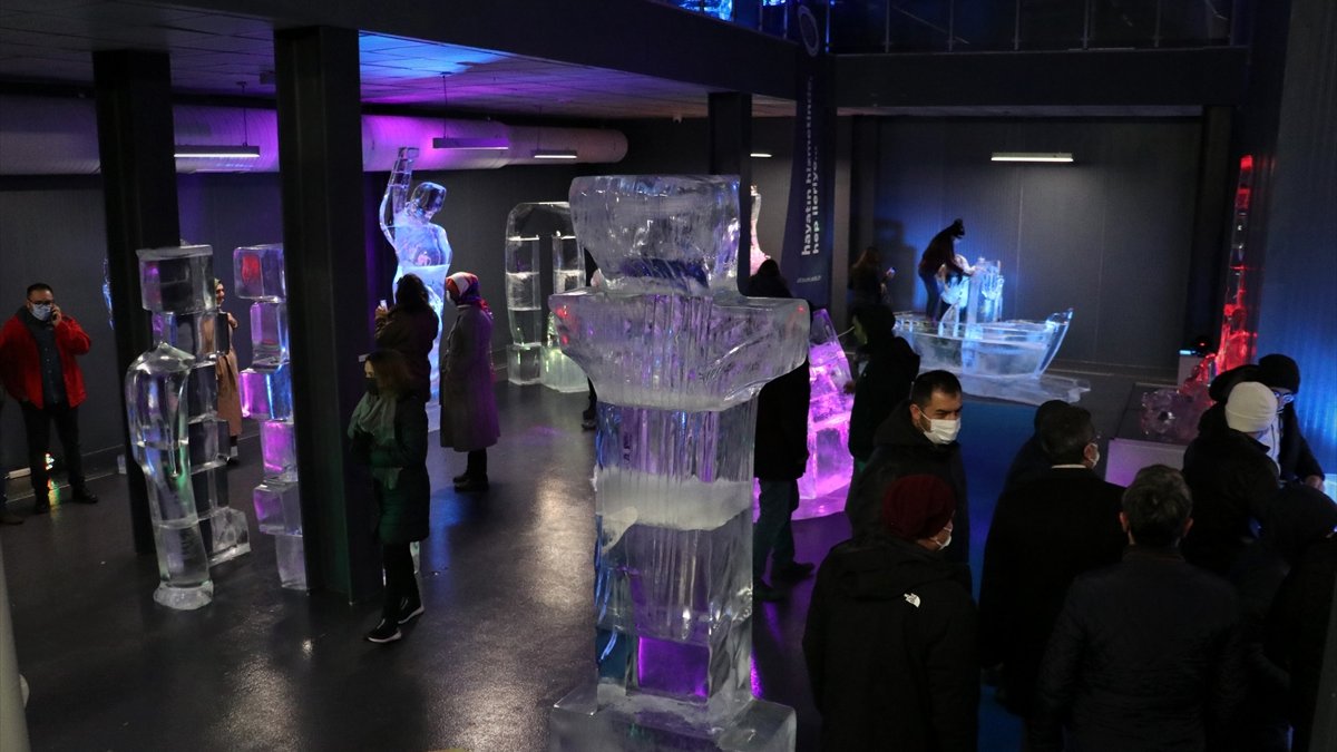 Türkiye'nin tek buz müzesi kapılarını sevgi evlerindeki çocuklara açtı