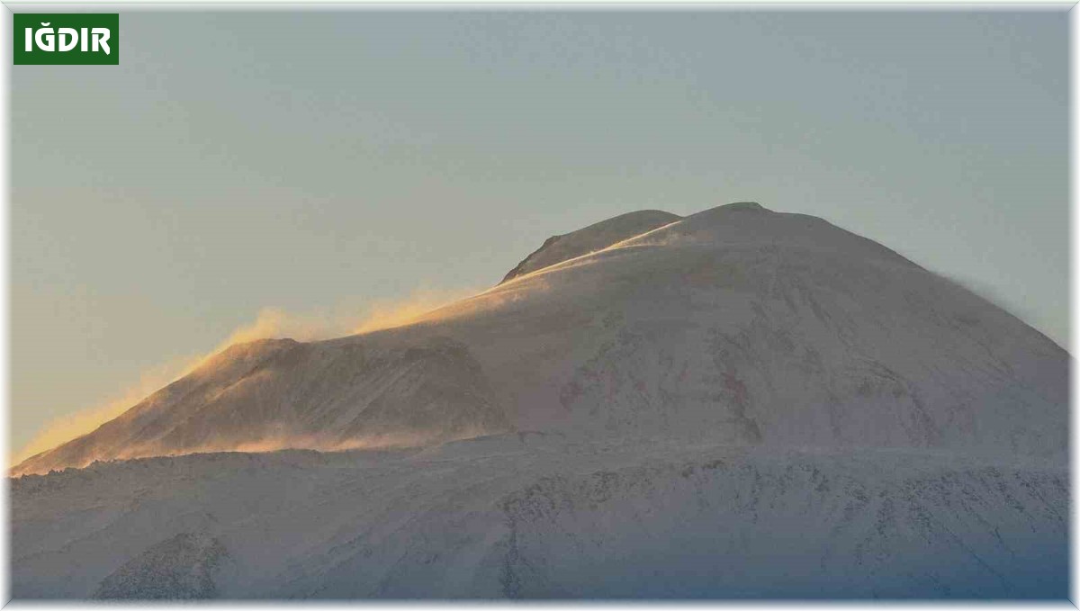 Türkiye'nin zirvesindeki fırtına görüntülendi