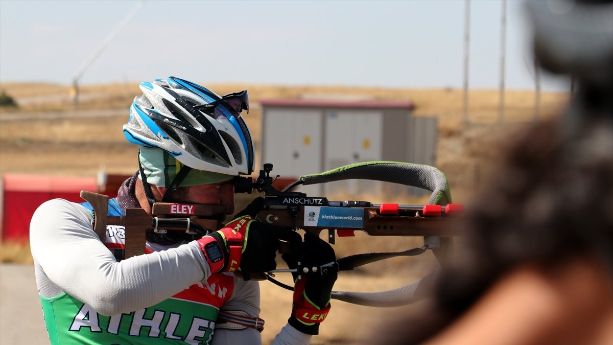 Türkiye rekortmeni biatloncu Zana Öztunç, gözünü olimpiyatlara dikti