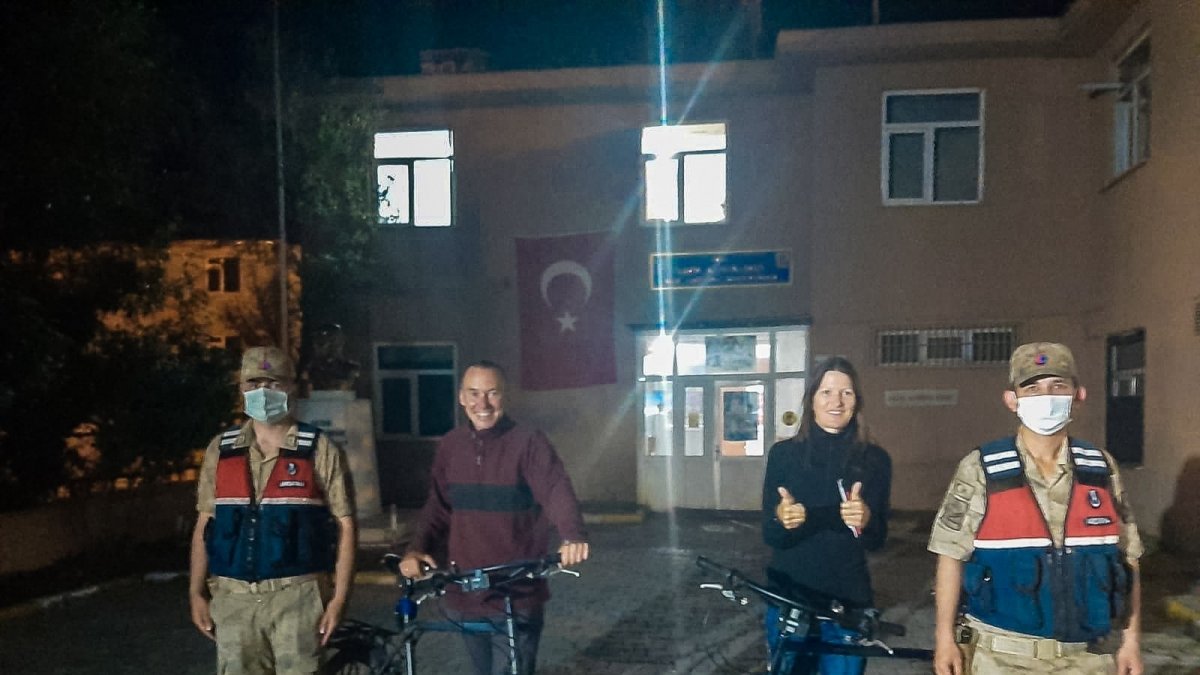 Türkiye turuna çıkan İsviçreli turistlerin bisikletlerini çaldılar