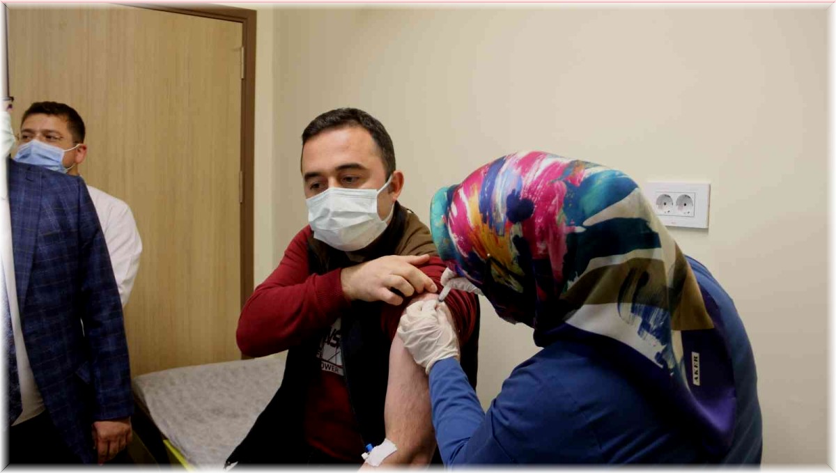 Turkovac aşısı Erzurum'da ilk gönüllüsüyle buluştu
