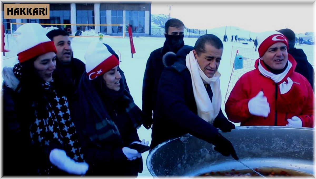 Türkücü Aydın Aydın, kar suyu ile enerji içeceğini tanıttı