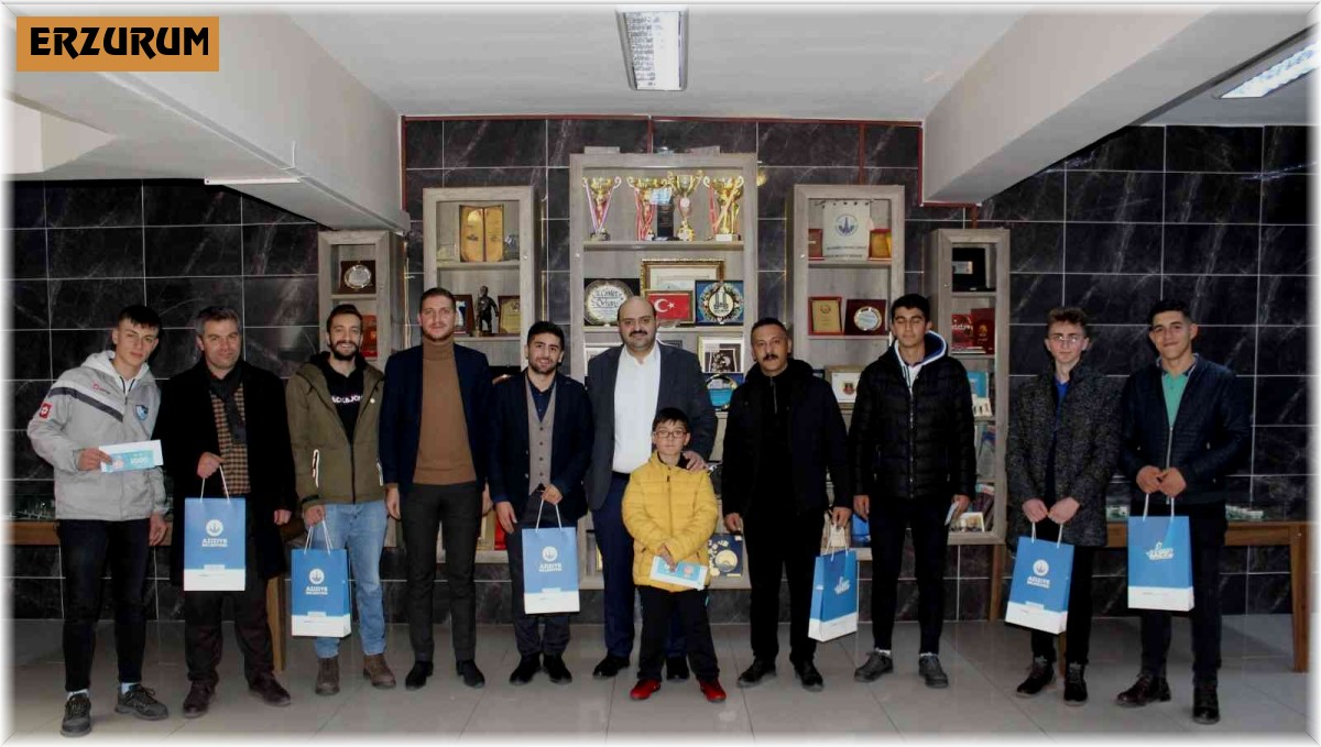 Turnuva ödüllerini Başkan Orhan verdi