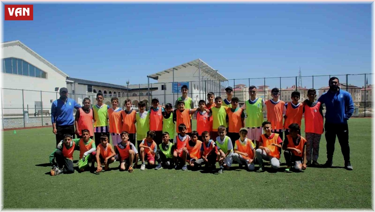 Tuşba Belediyesi 17 branşta yaz kursu açıyor