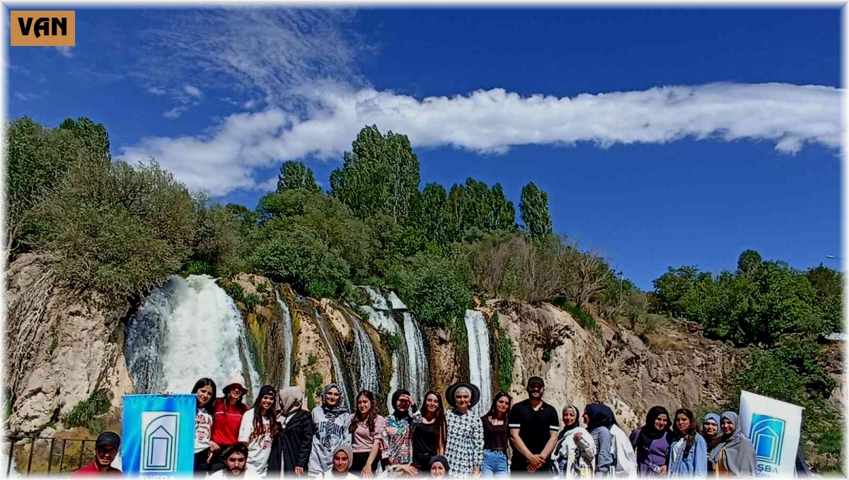 Tuşba Belediyesi'nden, sınava girecek öğrencilere motivasyon gezisi