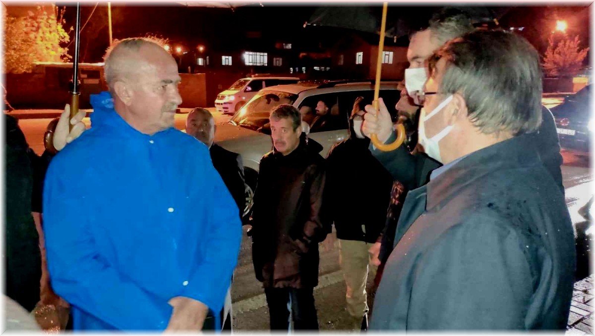 Tuşba Belediyesi'nden su taşkınlarına anında müdahale