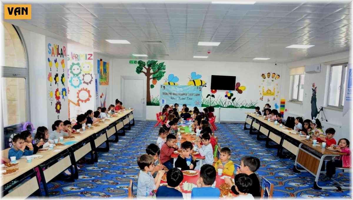 Tuşba Belediyesi'nden 'Tekne orucu' tutan çocuklara iftar