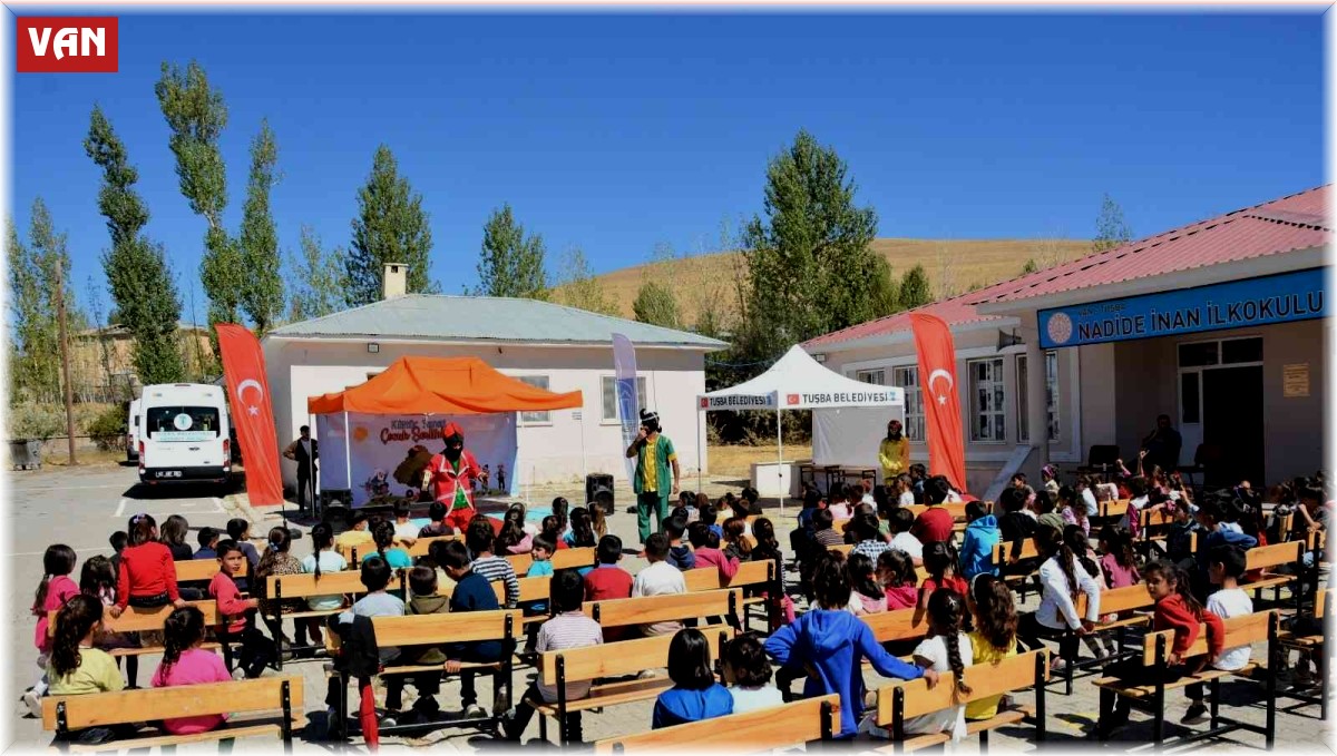 Tuşba Belediyesi, öğrencileri tiyatro ile buluşturmaya devam ediyor