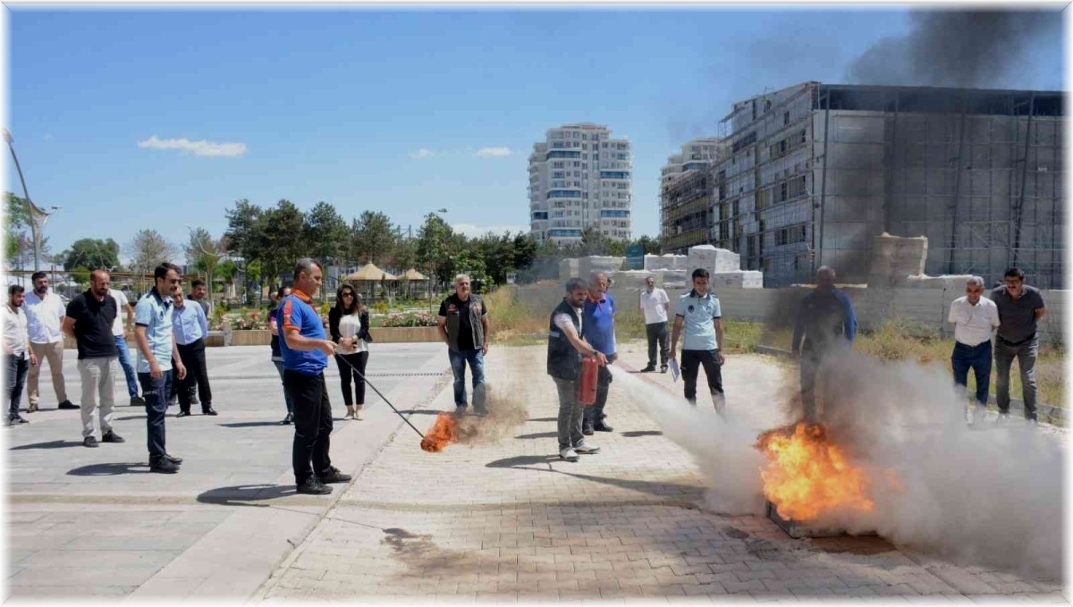 Tuşba Belediyesi personeline 'Birey ve Aileler İçin Afet Bilinci' eğitimi