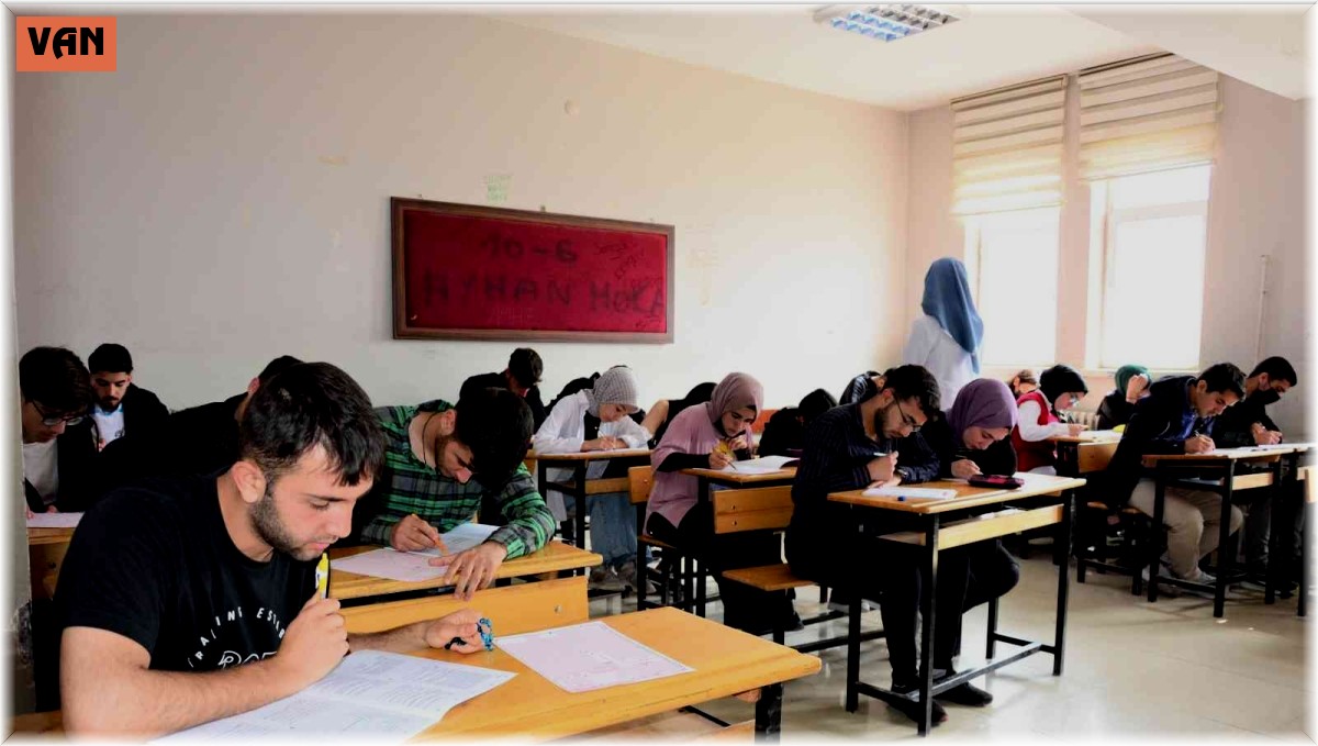 Tuşba Belediyesinden 2 bin 400 öğrenciye TYT deneme sınavı