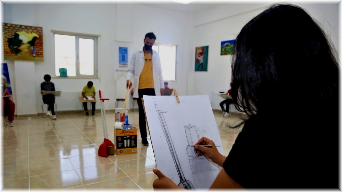 Tuşba Belediyesi’nden çocuk ve gençlere yönelik resim kursu