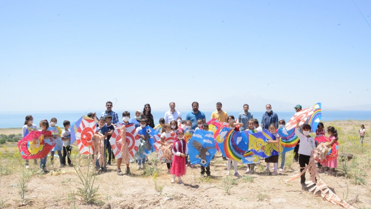 Tuşba Belediyesinden çocuklar için uçurtma şenliği