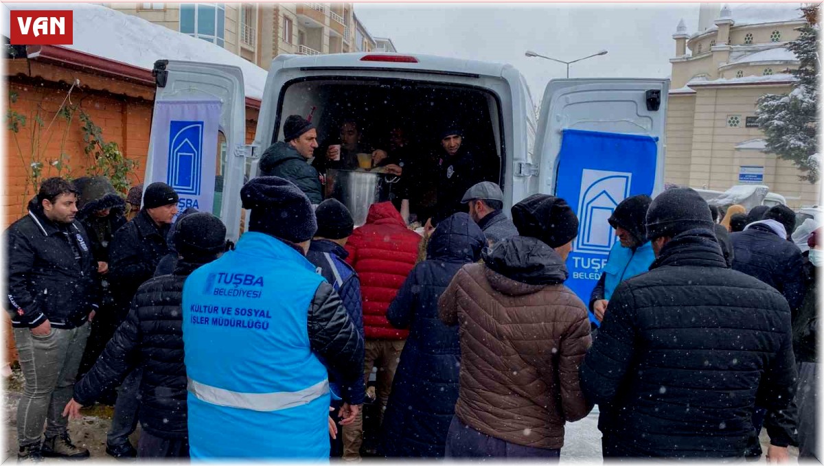 Tuşba Belediyesinden depremzedelere sıcak çorba ikramı