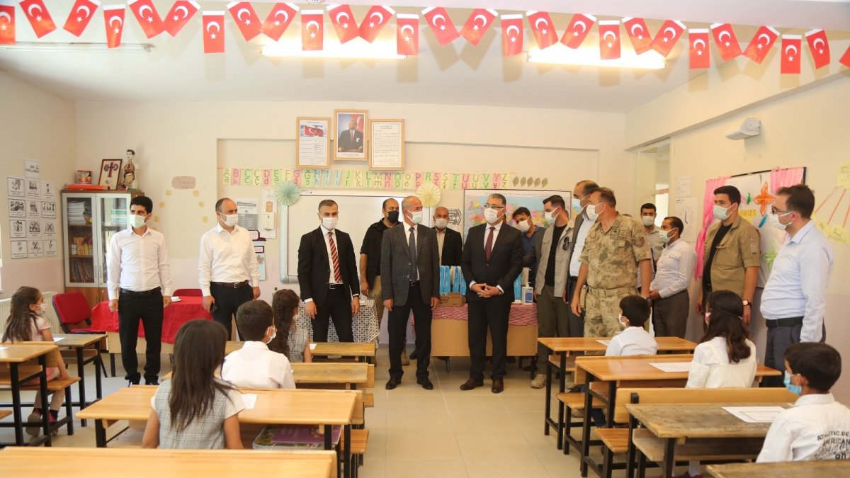 Tuşba Belediyesinden öğrencilere kitabı seti