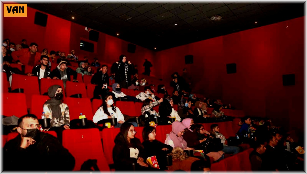 Tuşba Belediyesinden öğrencilere sinema jesti