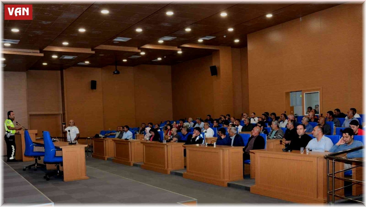 Tuşba Belediyesinden personeline 'trafik güvenliği' eğitimi