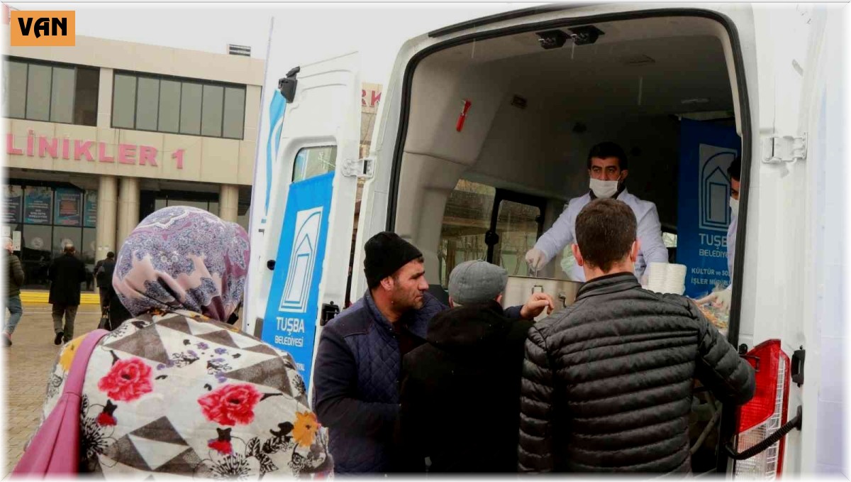 Tuşba Belediyesinden sıcak çorba ikramı