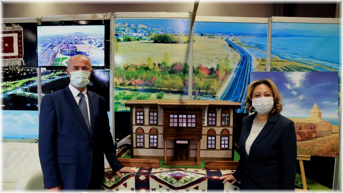 Tuşba Belediyesinin standına büyük ilgi